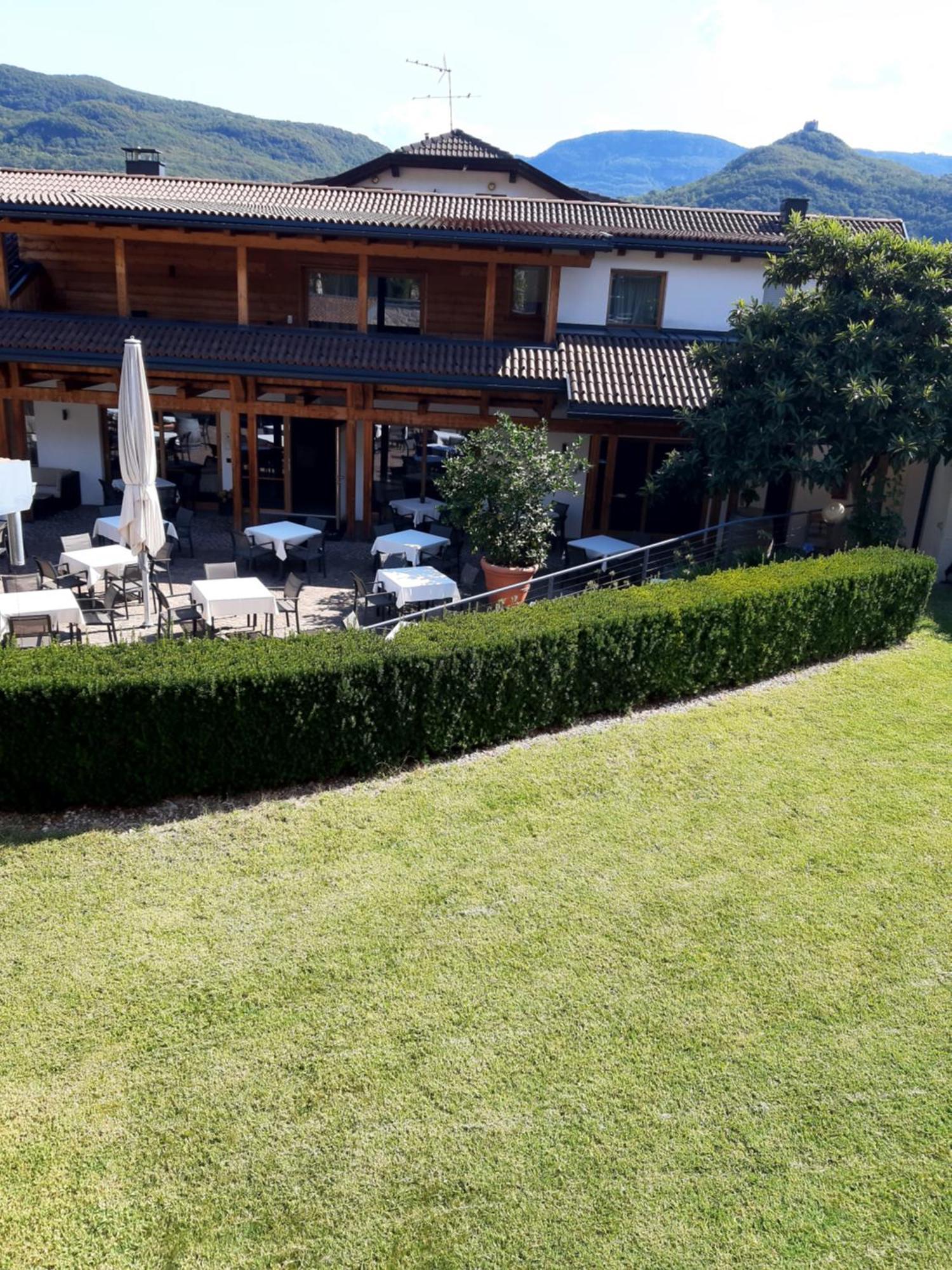 Hotel Hasslhof Caldaro Exteriör bild